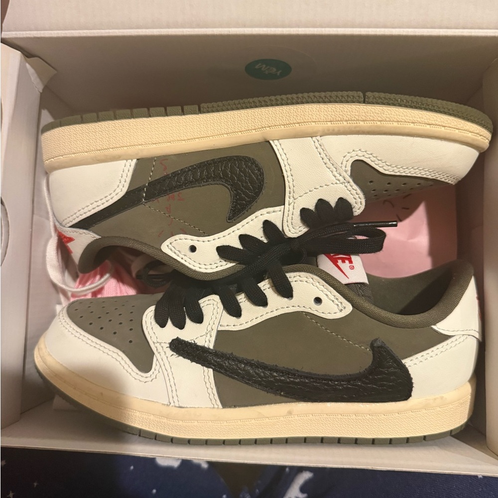 Travis Scott olive jordan 1 low size 1y